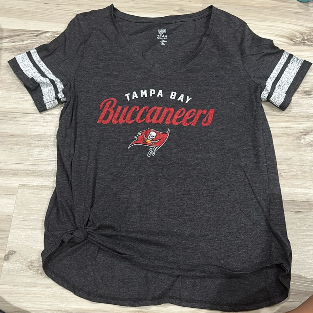 Tampa Bay Bucs shirt - women’s large